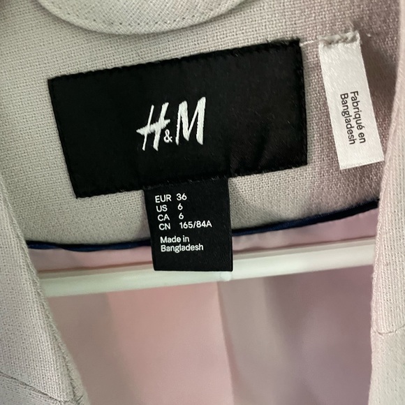 H&M blazer. Size 6 - Picture 2 of 4